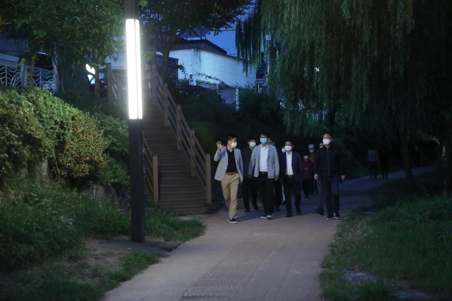 9. 17. 수원천 야간 보행로 점검